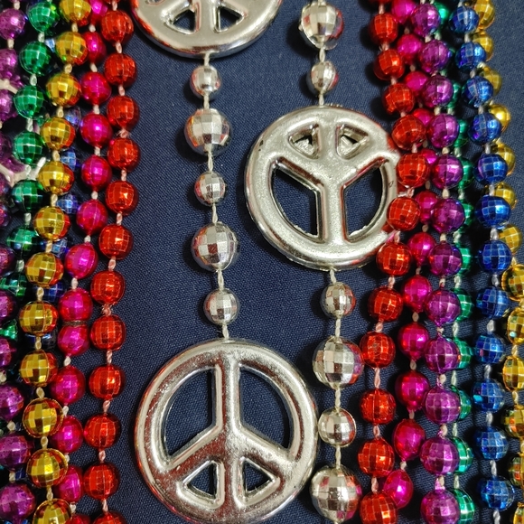 10 NECKLACES-PEACE SIGNS (2)&DISCO BALLS - Picture 5 of 7